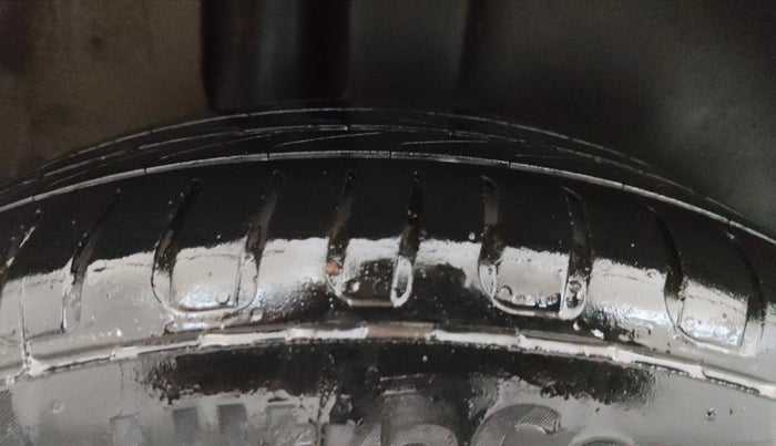 2016 Maruti Ertiga VXI CNG, CNG, Manual, 1,37,463 km, Right Rear Tyre Tread