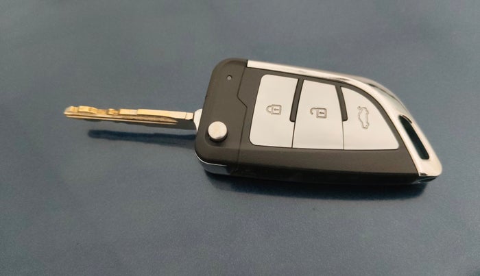 2016 Maruti Ertiga VXI CNG, CNG, Manual, 1,37,463 km, Key Close Up