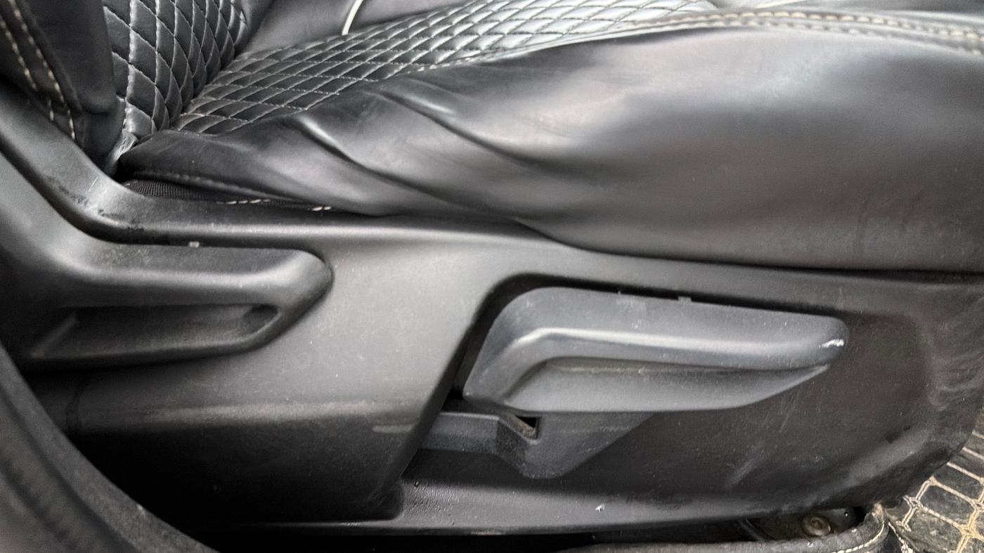 2021 Tata Tiago XZ PLUS CNG, CNG, Manual, 58,464 km, Driver Side Adjustment Panel