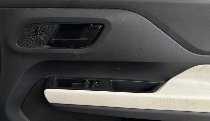 2023 Tata PUNCH PURE MT, Petrol, Manual, 76,618 km, Driver Side Door Panels Control