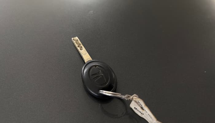 2023 Tata PUNCH PURE MT, Petrol, Manual, 76,618 km, Key Close Up