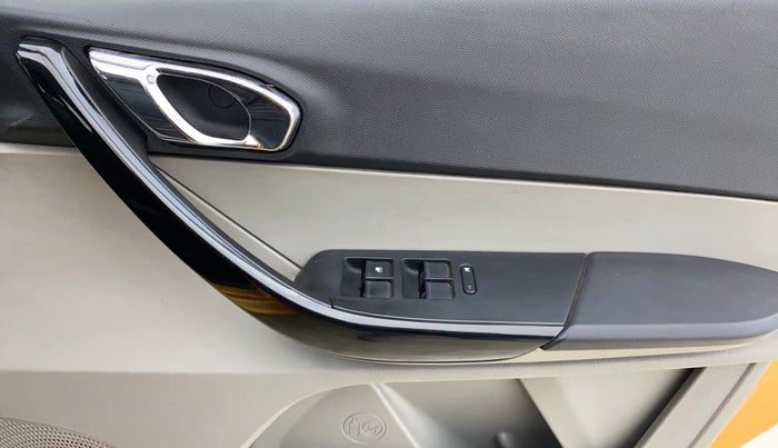 2018 Tata Tiago XZ PETROL, Petrol, Manual, 35,336 km, Driver Side Door Panels Control