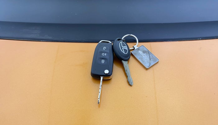 2018 Tata Tiago XZ PETROL, Petrol, Manual, 35,336 km, Key Close Up