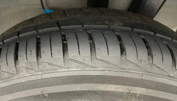 2022 Hyundai GRAND I10 NIOS SPORTZ PETROL, Petrol, Manual, 1,705 km, Left Rear Tyre Tread