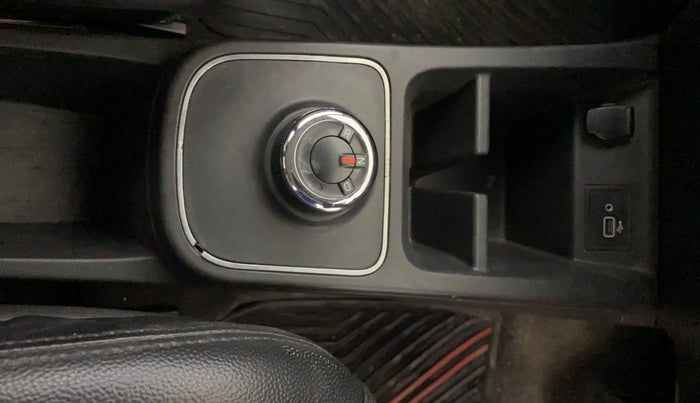 2019 Renault Kwid RXT 1.0 AMT, Petrol, Automatic, 26,074 km, Gear Lever