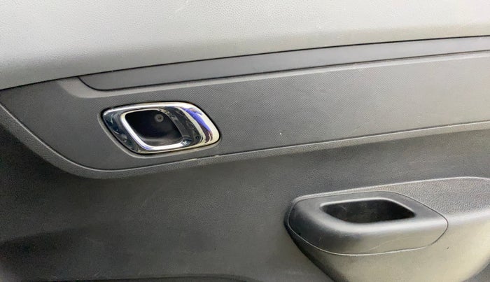 2019 Renault Kwid RXT 1.0 AMT, Petrol, Automatic, 26,074 km, Driver Side Door Panels Control