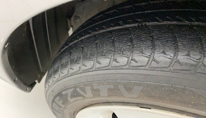 2017 Maruti Celerio VXI, Petrol, Manual, 53,755 km, Left front tyre - Minor crack