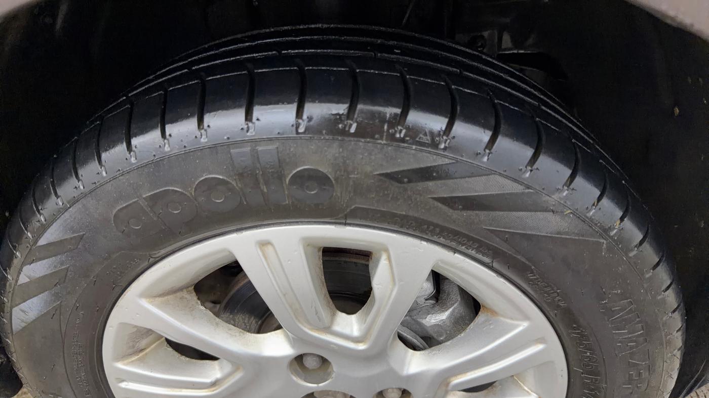 2017 Tata Tiago XZA PETROL, Petrol, Automatic, 76,616 km, Right Front Tyre Tread