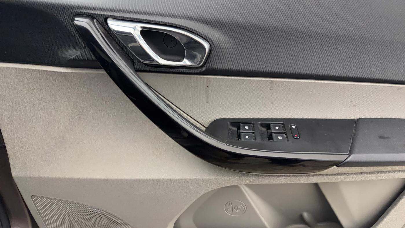 2017 Tata Tiago XZA PETROL, Petrol, Automatic, 76,616 km, Driver Side Door Panels Control