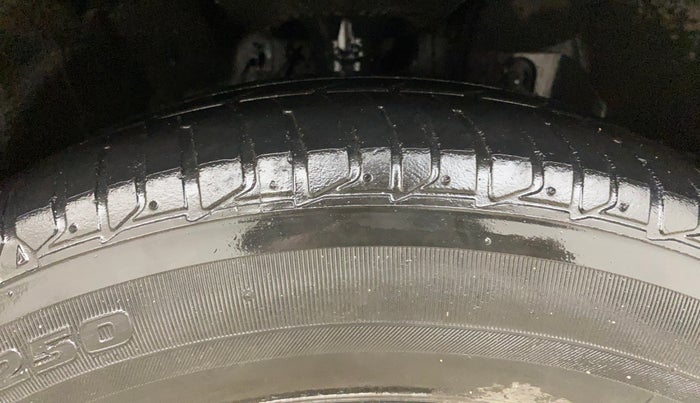 2014 Honda City 1.5L I-VTEC VX, Petrol, Manual, 1,19,263 km, Right Front Tyre Tread