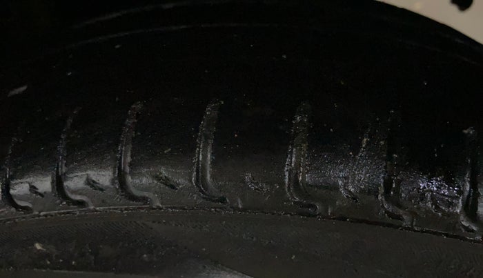 2017 Maruti Alto K10 LXI (O), CNG, Manual, 77,470 km, Left Rear Tyre Tread