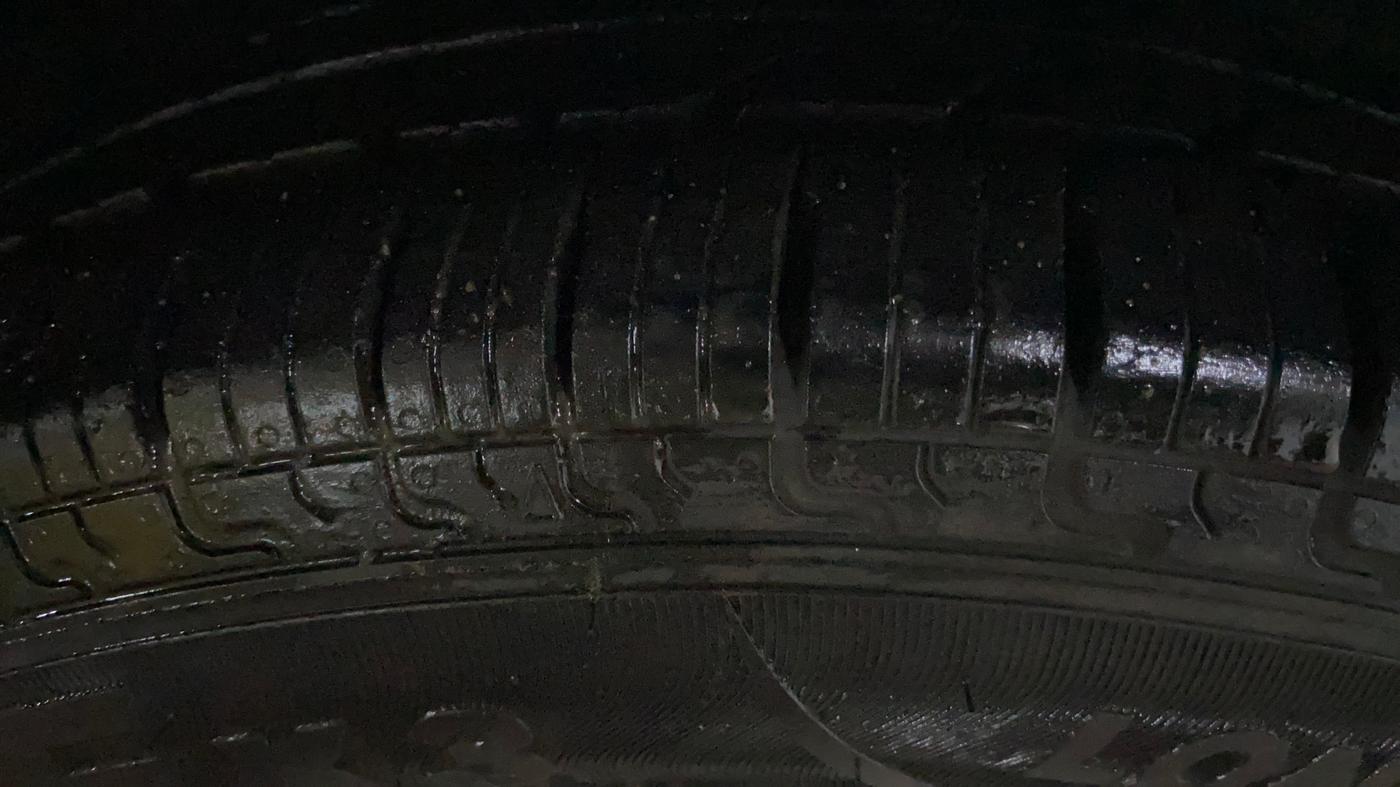 2017 Maruti Alto K10 LXI (O), CNG, Manual, 77,470 km, Right Front Tyre Tread