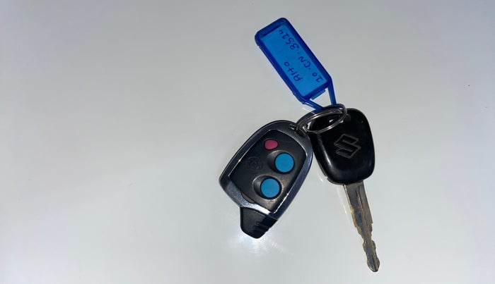 2017 Maruti Alto K10 LXI (O), CNG, Manual, 77,470 km, Key Close Up