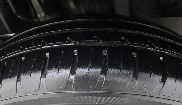 2018 Maruti Swift VXI, Petrol, Manual, 20,917 km, Right Rear Tyre Tread