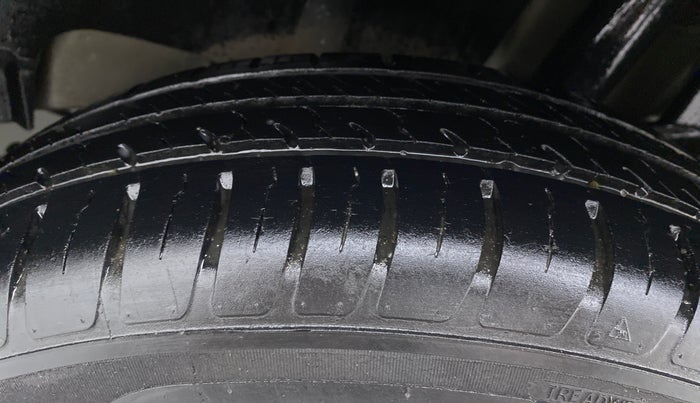 2018 Maruti Swift VXI, Petrol, Manual, 20,917 km, Left Rear Tyre Tread
