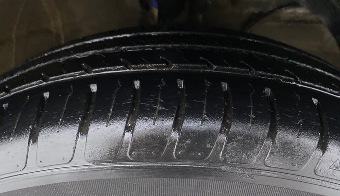 2018 Maruti Swift VXI, Petrol, Manual, 20,917 km, Right Front Tyre Tread