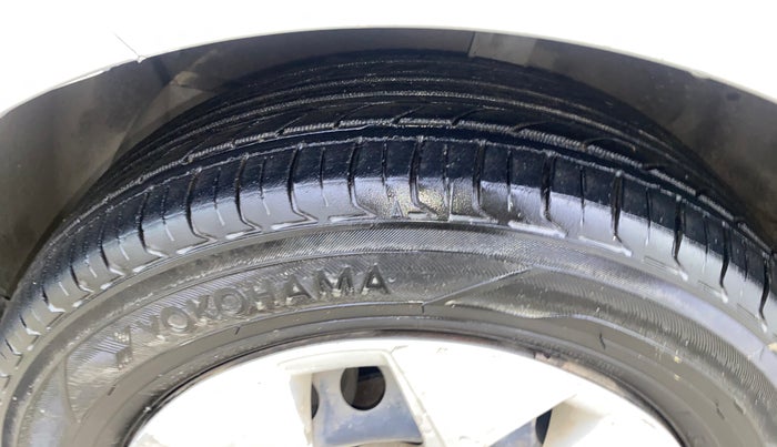 2014 Hyundai Xcent S 1.2, Petrol, Manual, 74,948 km, Left Front Tyre Tread