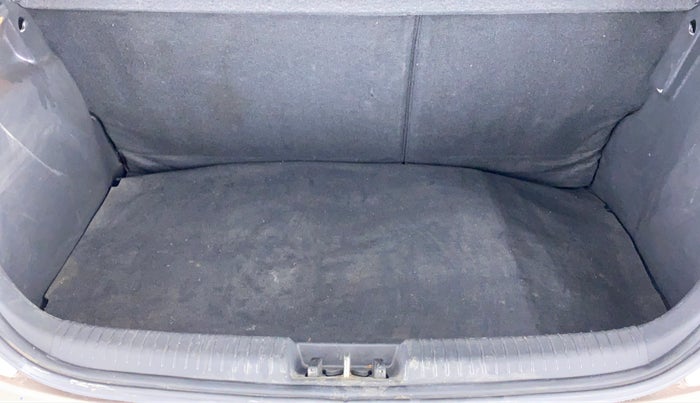 2012 Hyundai i20 SPORTZ 1.2, Petrol, Manual, 70,193 km, Boot Inside
