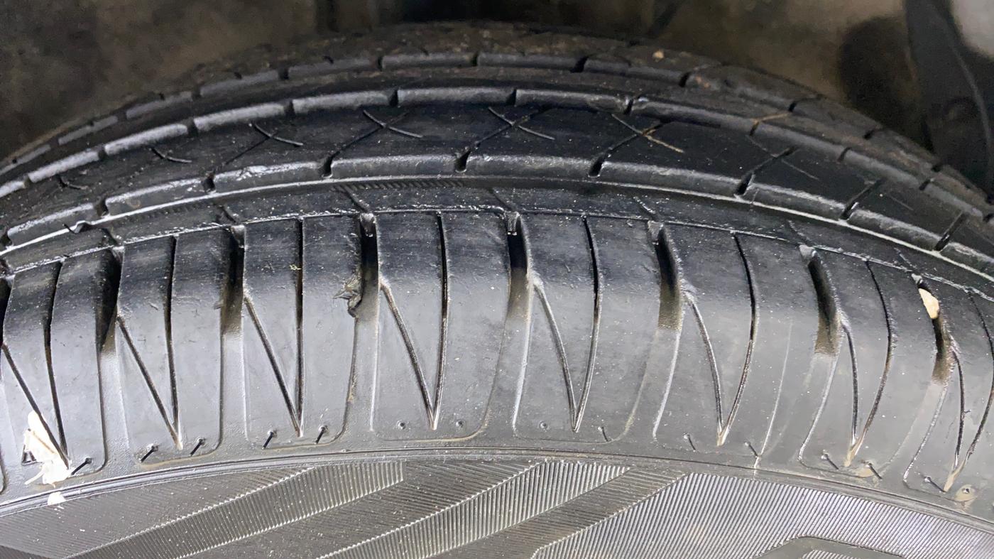 2012 Hyundai i20 SPORTZ 1.2, Petrol, Manual, 70,193 km, Right Front Tyre Tread