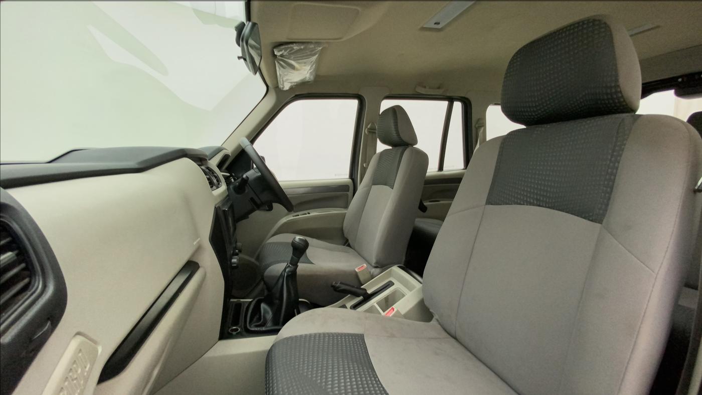 2021 Mahindra Scorpio S5, Diesel, Manual, 29,793 km, Right Side Front Door Cabin