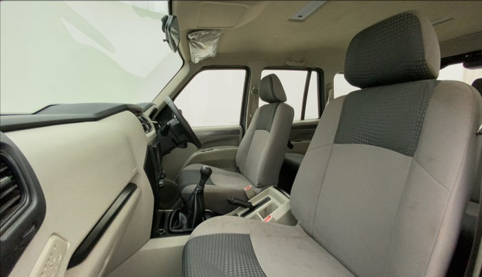 2021 Mahindra Scorpio S5, Diesel, Manual, 29,793 km, Right Side Front Door Cabin