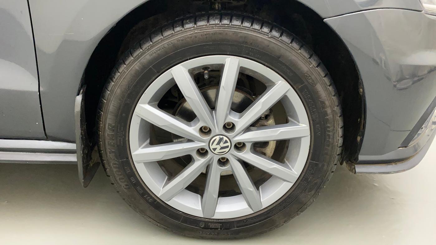 2020 Volkswagen Polo HIGHLINE PLUS 1.0, Petrol, Manual, 27,236 km, Right Front Wheel