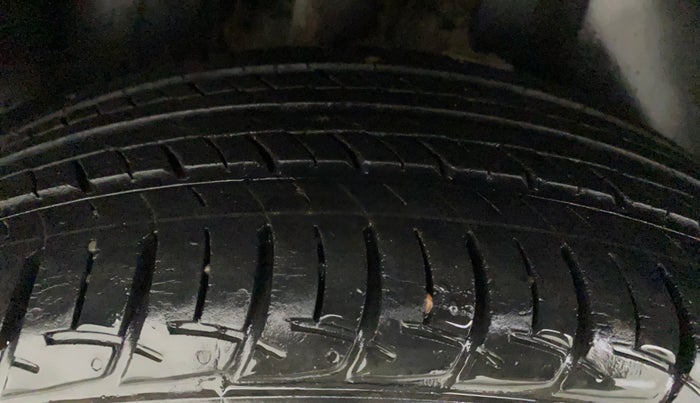 2020 Volkswagen Polo HIGHLINE PLUS 1.0, Petrol, Manual, 27,236 km, Right Rear Tyre Tread