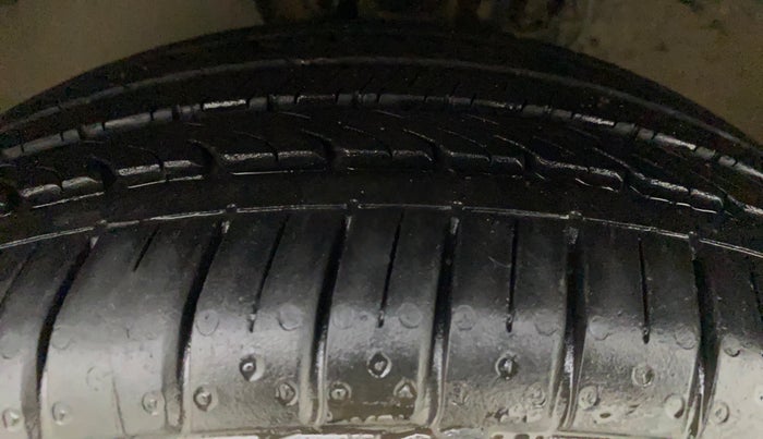 2020 Volkswagen Polo HIGHLINE PLUS 1.0, Petrol, Manual, 27,236 km, Left Front Tyre Tread
