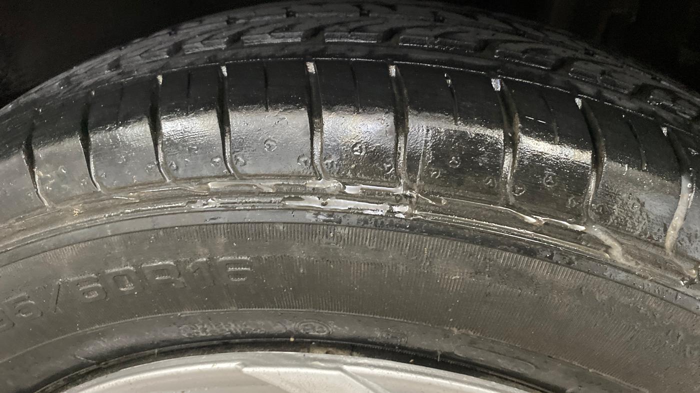 2018 Tata NEXON XM PETROL, Petrol, Manual, 33,956 km, Left Rear Tyre Tread