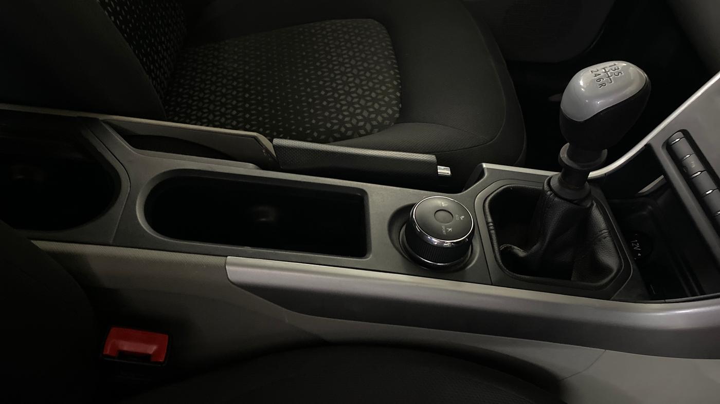 2018 Tata NEXON XM PETROL, Petrol, Manual, 33,956 km, Gear Lever