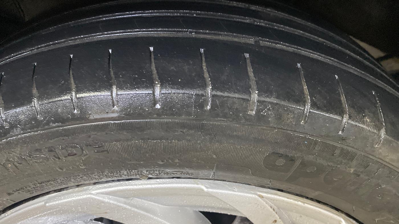 2018 Tata NEXON XM PETROL, Petrol, Manual, 33,956 km, Right Rear Tyre Tread