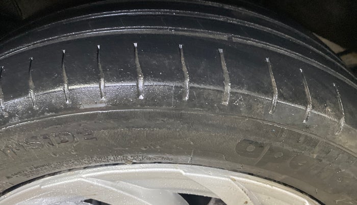 2018 Tata NEXON XM PETROL, Petrol, Manual, 33,956 km, Right Rear Tyre Tread