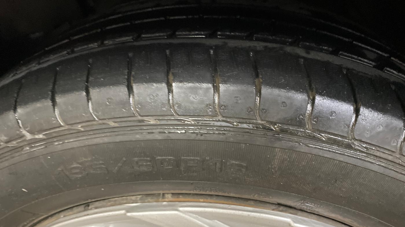 2018 Tata NEXON XM PETROL, Petrol, Manual, 33,956 km, Left Front Tyre Tread