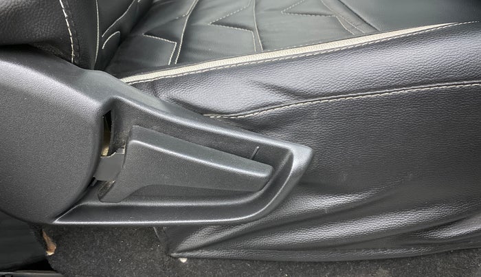 2020 Maruti S PRESSO VXI+, Petrol, Manual, 59,522 km, Driver Side Adjustment Panel