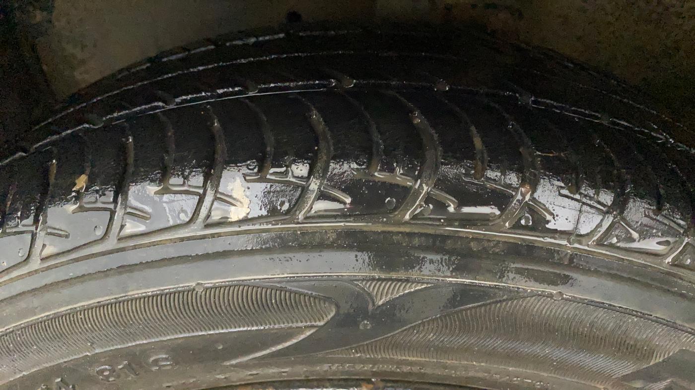 2016 Maruti Celerio VXI, Petrol, Manual, 91,606 km, Left Front Tyre Tread