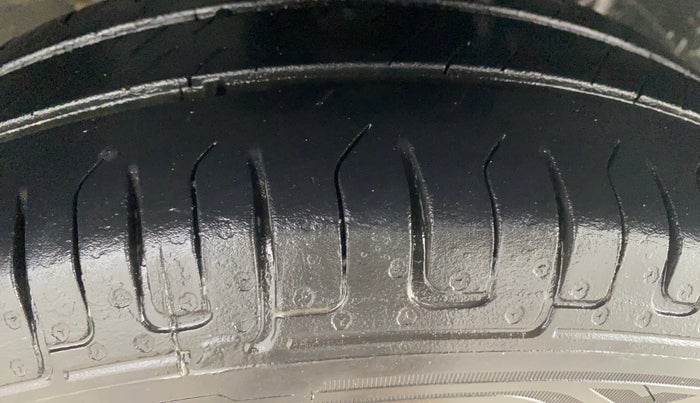 2017 Renault Kwid CLIMBER 1.0 AMT, Petrol, Automatic, 60,847 km, Right Front Tyre Tread