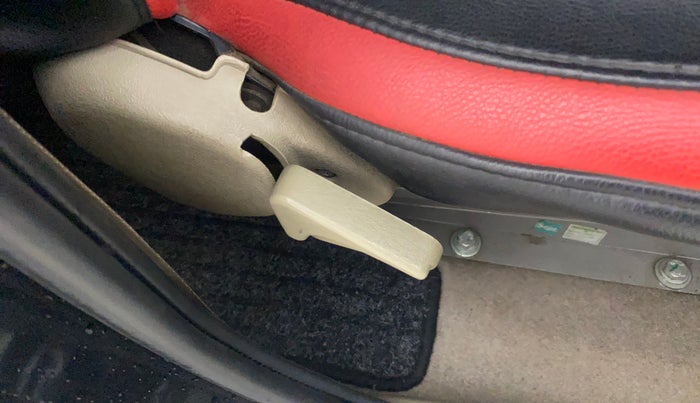 2012 Mahindra Bolero ZLX BS IV, Diesel, Manual, 1,07,666 km, Driver Side Adjustment Panel