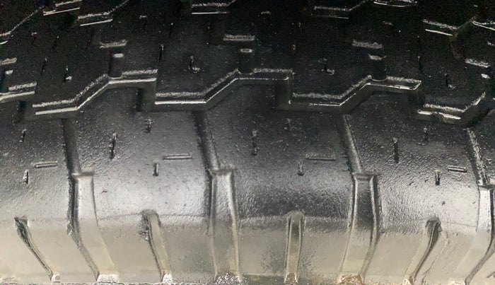 2012 Mahindra Bolero ZLX BS IV, Diesel, Manual, 1,07,666 km, Left Front Tyre Tread