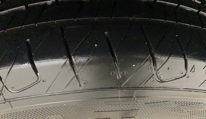 2012 Mahindra Bolero ZLX BS IV, Diesel, Manual, 1,07,666 km, Left Rear Tyre Tread