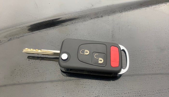 2012 Mahindra Bolero ZLX BS IV, Diesel, Manual, 1,07,666 km, Key Close Up