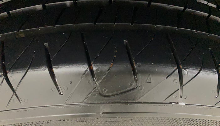 2012 Mahindra Bolero ZLX BS IV, Diesel, Manual, 1,07,666 km, Right Rear Tyre Tread