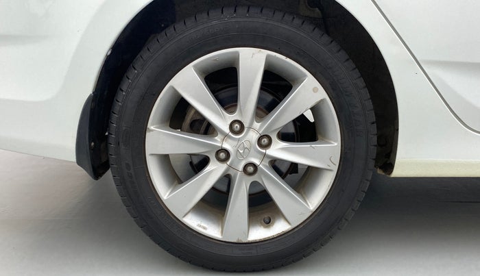 2012 Hyundai Verna FLUIDIC 1.6 VTVT SX, Petrol, Manual, 67,486 km, Right Rear Wheel