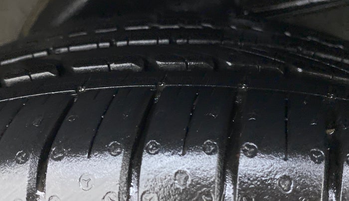 2012 Hyundai Verna FLUIDIC 1.6 VTVT SX, Petrol, Manual, 67,486 km, Left Rear Tyre Tread