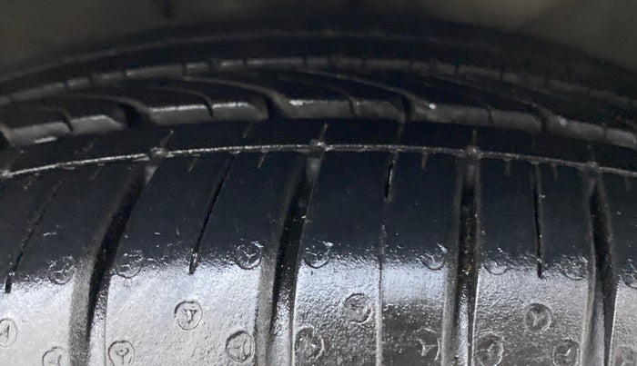 2012 Hyundai Verna FLUIDIC 1.6 VTVT SX, Petrol, Manual, 67,486 km, Right Front Tyre Tread