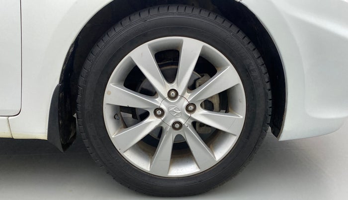 2012 Hyundai Verna FLUIDIC 1.6 VTVT SX, Petrol, Manual, 67,486 km, Right Front Wheel