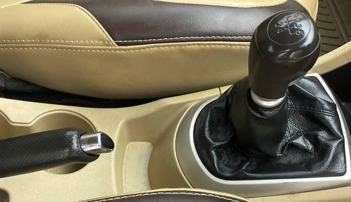 2012 Hyundai Verna FLUIDIC 1.6 VTVT SX, Petrol, Manual, 67,486 km, Gear Lever