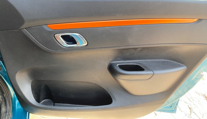 2020 Renault Kwid CLIMBER 1.0 (O), Petrol, Manual, 26,920 km, Driver Side Door Panels Control