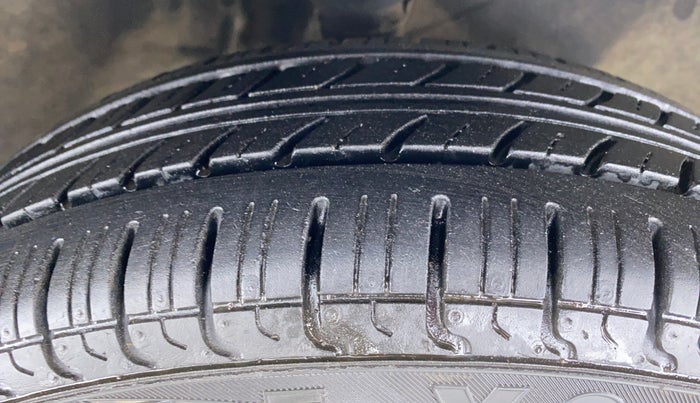 2010 Maruti Wagon R LXI, Petrol, Manual, 58,205 km, Right Front Tyre Tread