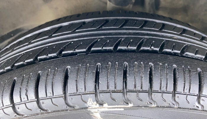2010 Maruti Wagon R LXI, Petrol, Manual, 58,205 km, Left Front Tyre Tread
