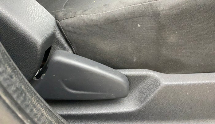 2016 Renault Kwid RXT 0.8, Petrol, Manual, 61,850 km, Driver Side Adjustment Panel